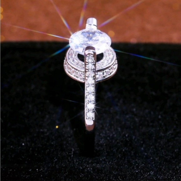 NEW 925 WEDDING RING ROUND CUT WHITE SAPPHIRE RING - Picture 4 of 4